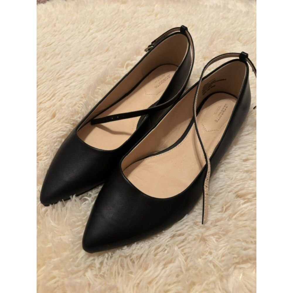 Liz Claiborne Black Pointed-Toe Flats – Size 10